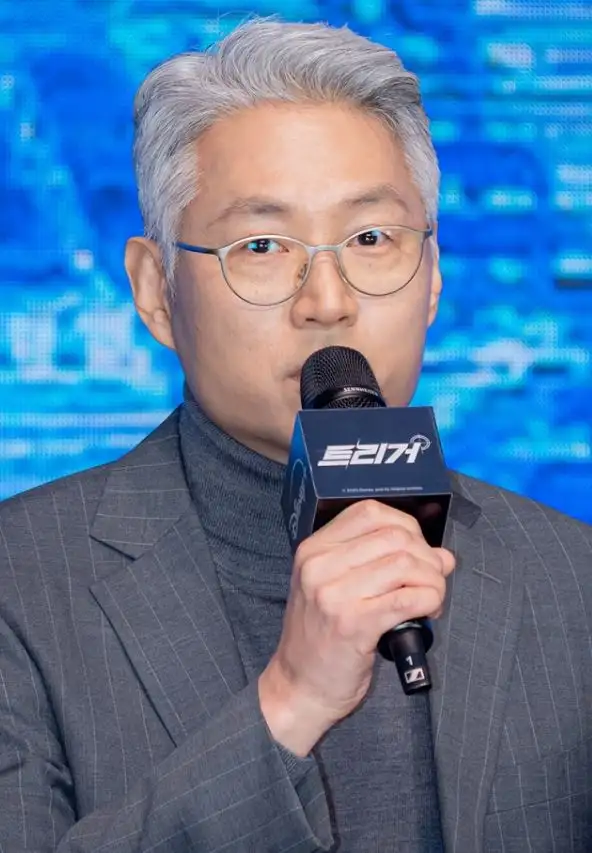 Yoo Seon Dong Director of Unmaksed